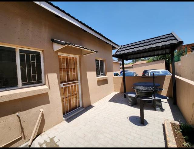 1 BEDROOM PROPERTY TO RENT IN SELECTION PARK